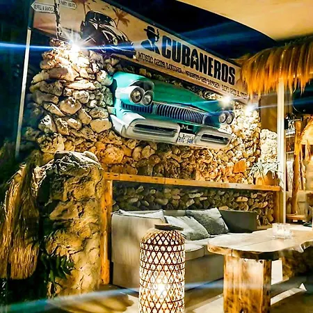 Hotel Cubaneros *