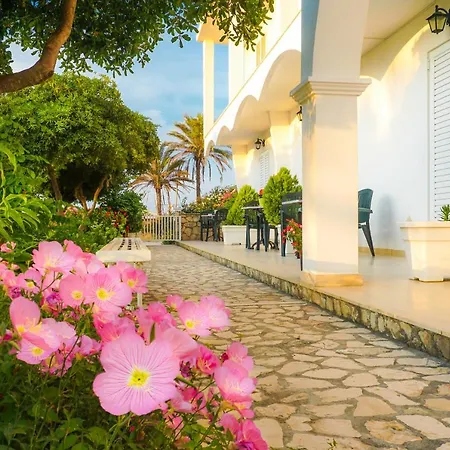 Cubaneros Hotel *