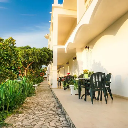 Cubaneros Hotel *